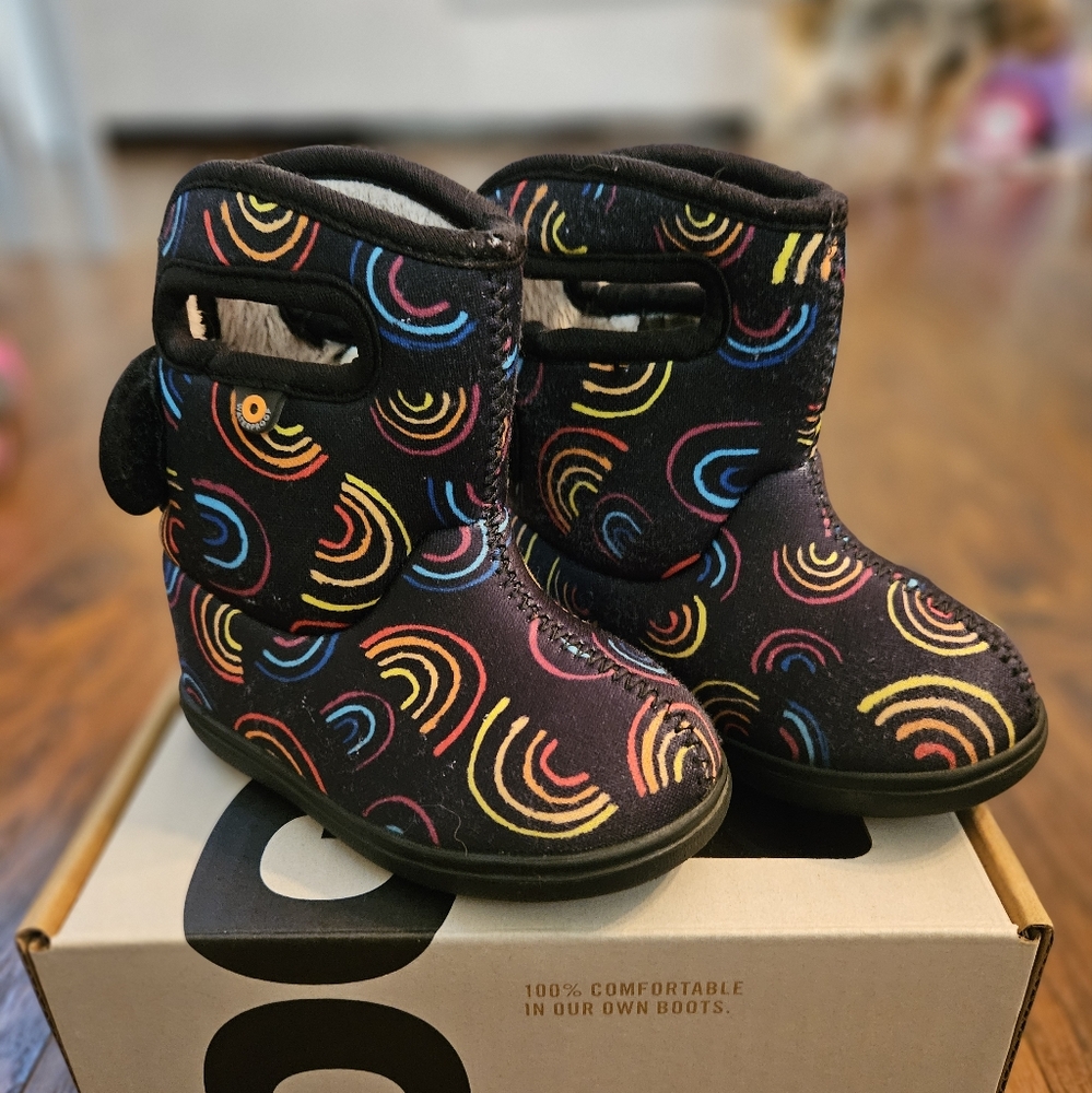 Bogs 5T unisex winter boot